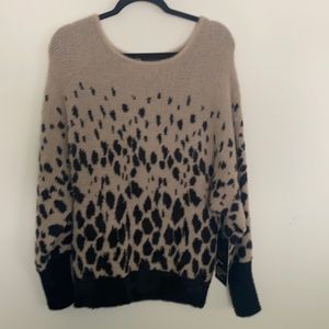 Sweater size M NWT